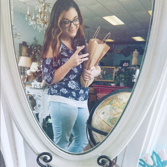 Meet your Posher, Emily - Picture 1 of 1